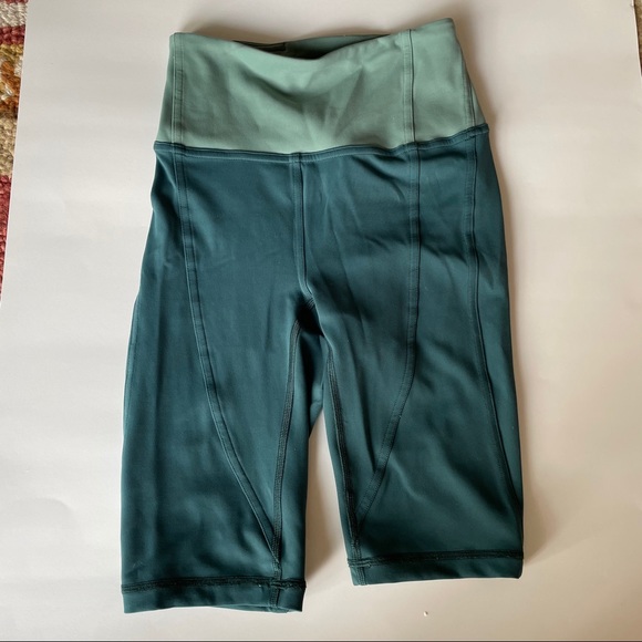 Lululemon Sweat and Repeat Shorts Everlux Size 2 - Picture 6 of 11